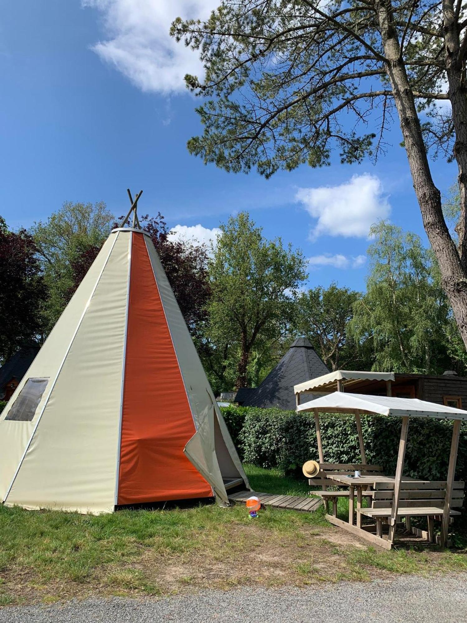 Camping De L'Etang Du Pays Blanc Guérande Exteriör bild